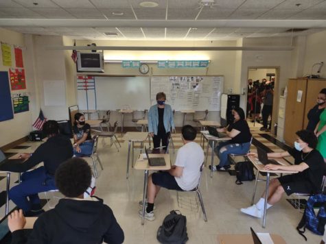 Randi Weingarten takes time to speak with JSEC students